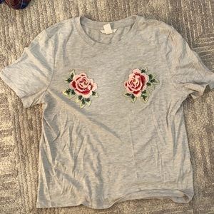 HM basic Tee with Rose embroidery detail
